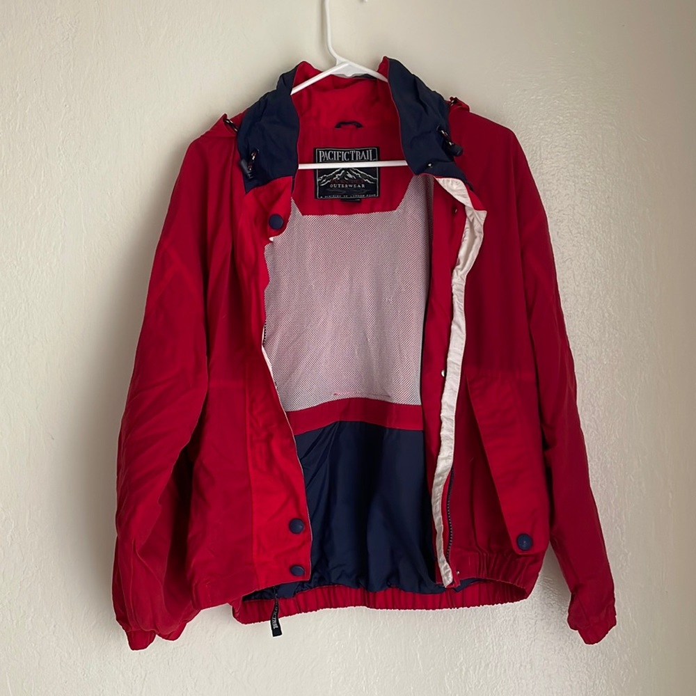 🌧 Pacific Trail Windbreaker 🌲